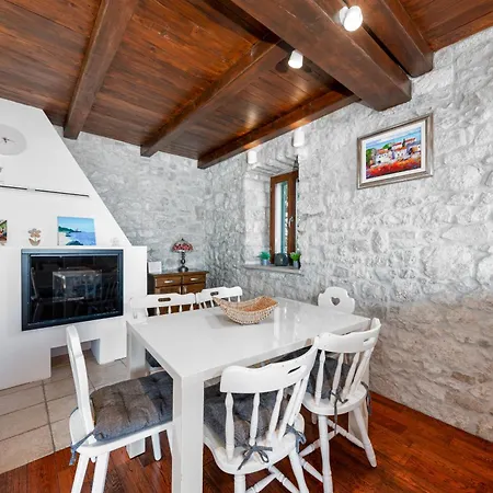 Apartamento Seaview With Swimming Pool & Parking