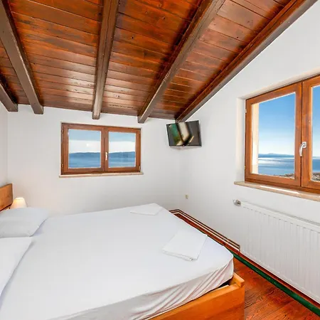 Seaview With Swimming Pool & Parking