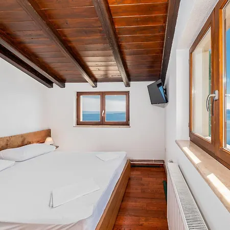Seaview With Swimming Pool & Parking