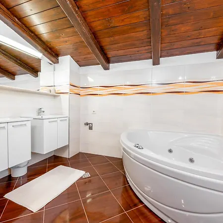 Seaview With Swimming Pool & Parking Apartamento