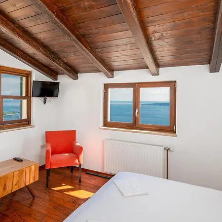 Seaview With Swimming Pool & Parking * بريلا