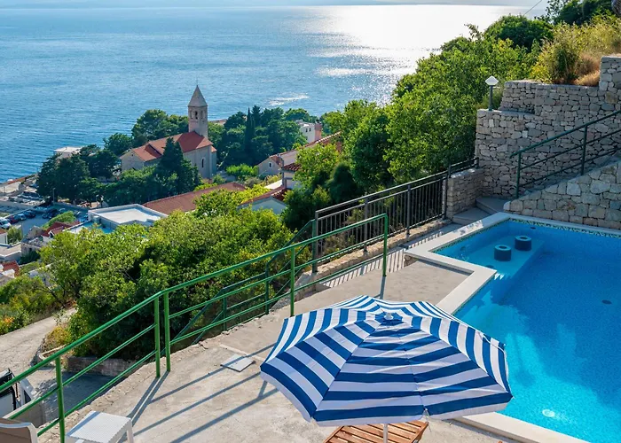 Seaview With Swimming Pool & Parking * بريلا