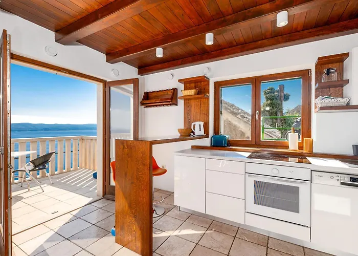 Seaview With Swimming Pool & Parking Apartment *