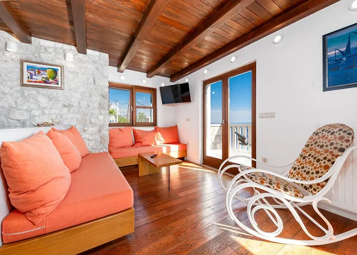 Seaview With Swimming Pool & Parking