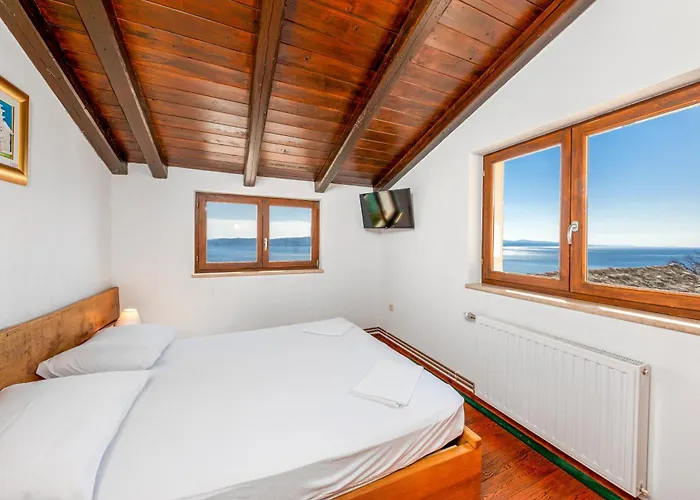 Seaview With Swimming Pool & Parking