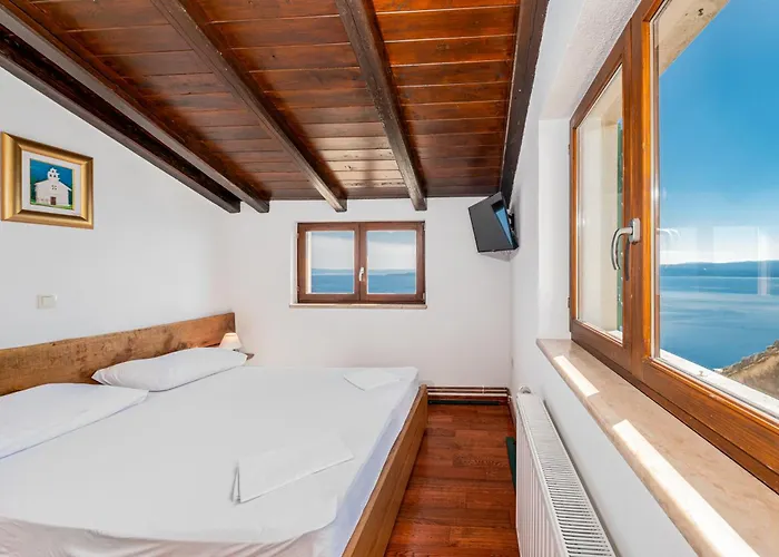 Seaview With Swimming Pool & Parking
