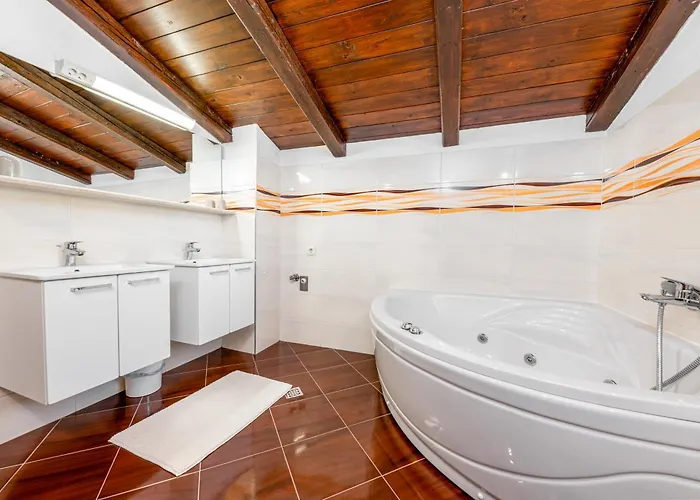 Seaview With Swimming Pool & Parking Apartment