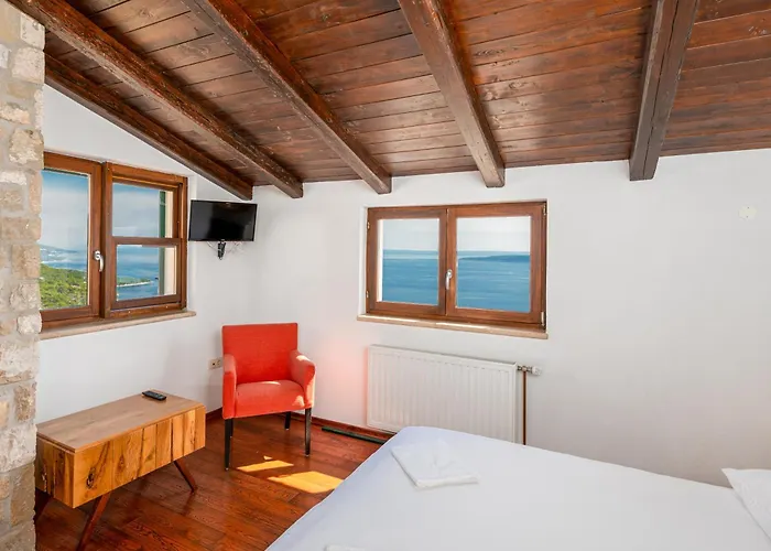 Seaview With Swimming Pool & Parking * بريلا