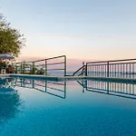 Lägenhet Seaview With Swimming Pool & Parking